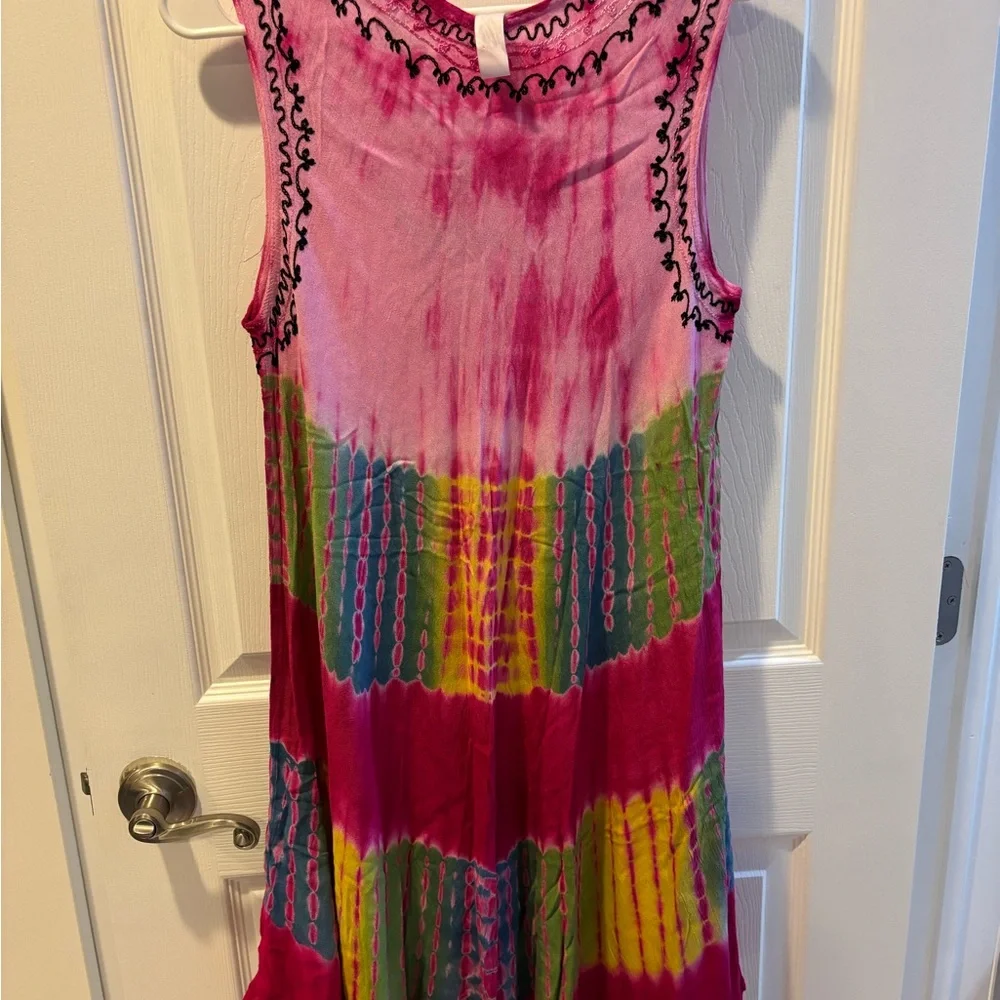 Vibrant Tie-Dye Sleeveless Dress - Picture 4 of 5